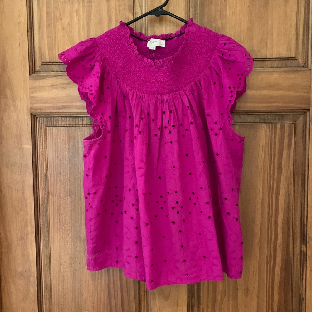 💐 LOFT Women’s EYELET TOP!  Sz. LP in gorgeous fuchsia!  NWT!